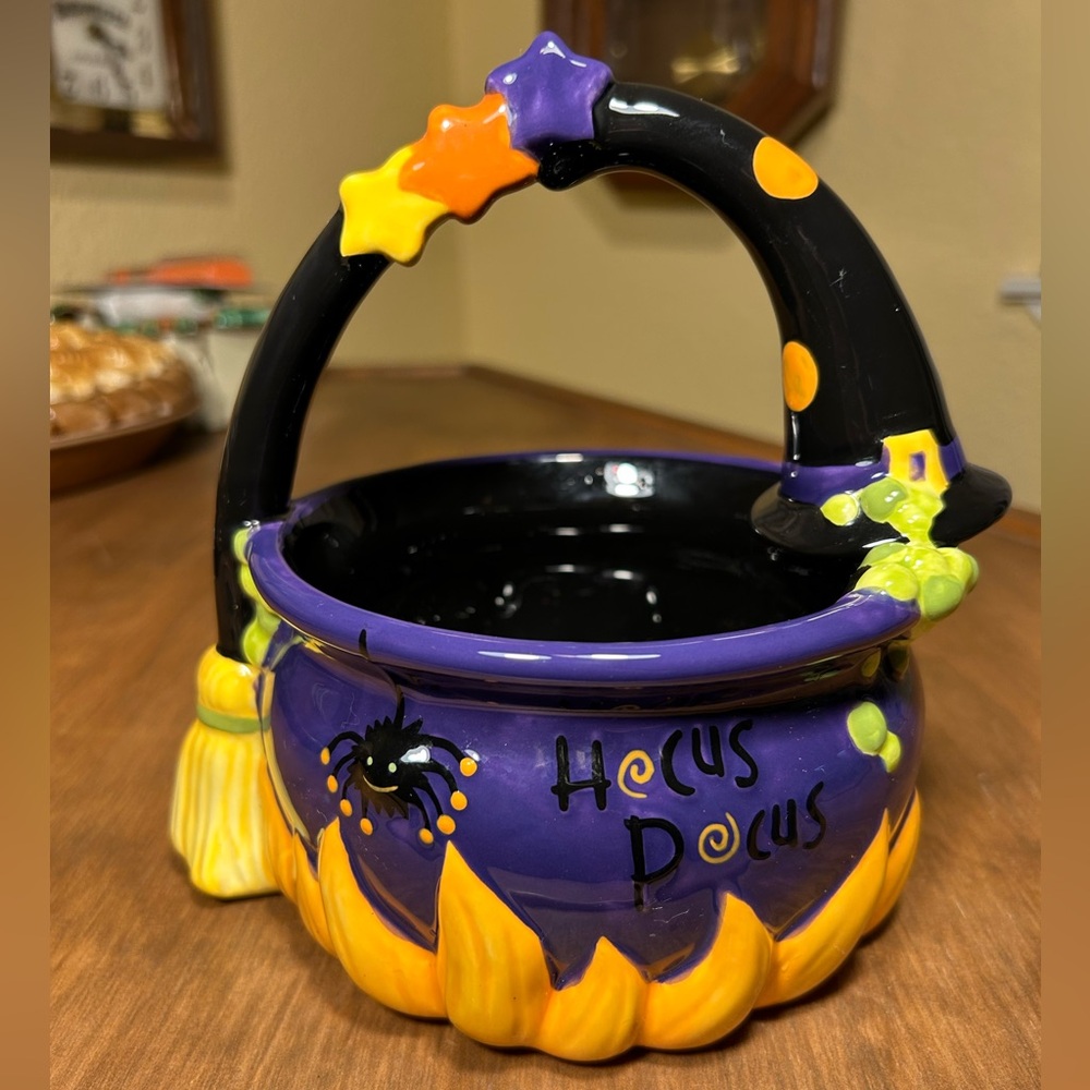 Original Hocus Pocus Ceramic Cauldron Halloween Serving Bowl w/Handle 7.5"Tall